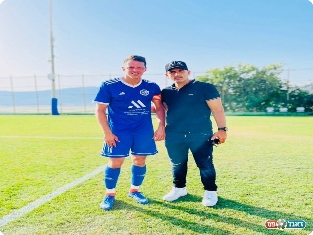 ימשיכו להוביל את הקבוצה. המאמן עבאס סואן (מימין) והקפטן מוחמד נוג'ידאת (משמאל) 